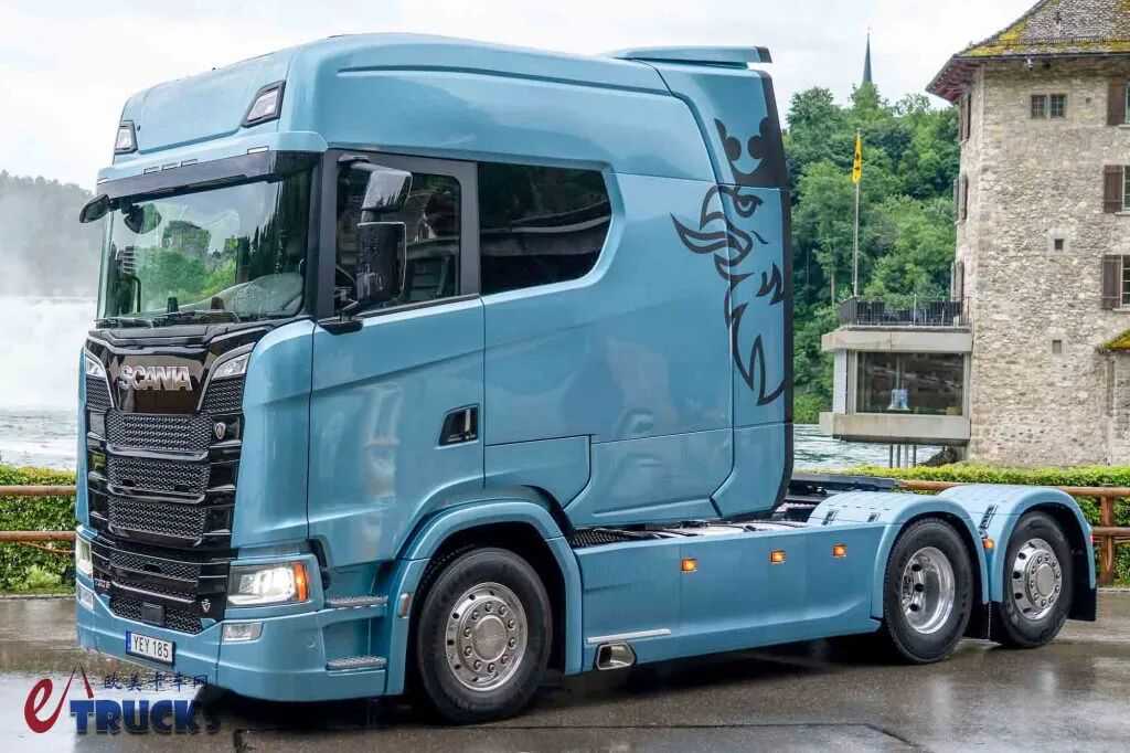 La cabina LongLine de Scania ha sido completamente renovada; ¿acaso llega el nuevo camión insignia de Mann? Descubra con anticipación los nuevos modelos de Oka presentados en el Salón del Automóvil de Hannover.