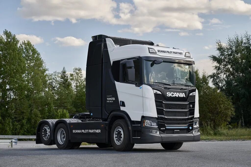 Scania y Toyota colaboran en el desarrollo de camiones con pilas de combustible de hidrógeno; próximamente se pondrán en circulación 40 vehículos de prueba.