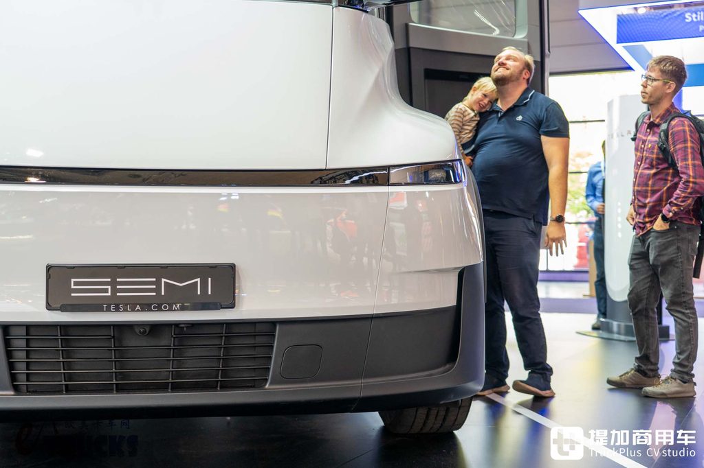 IAA 2026: ¿el camión eléctrico más avanzado del mundo? En realidad, lleno de compromisos — análisis a fondo del Tesla Semi