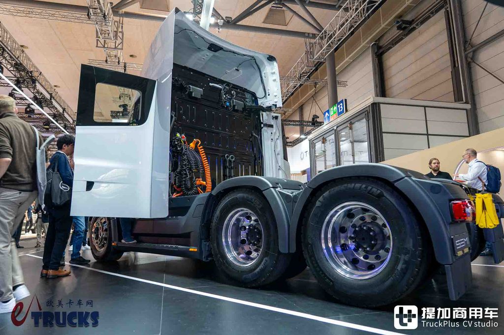 IAA 2026: ¿el camión eléctrico más avanzado del mundo? En realidad, lleno de compromisos — análisis a fondo del Tesla Semi