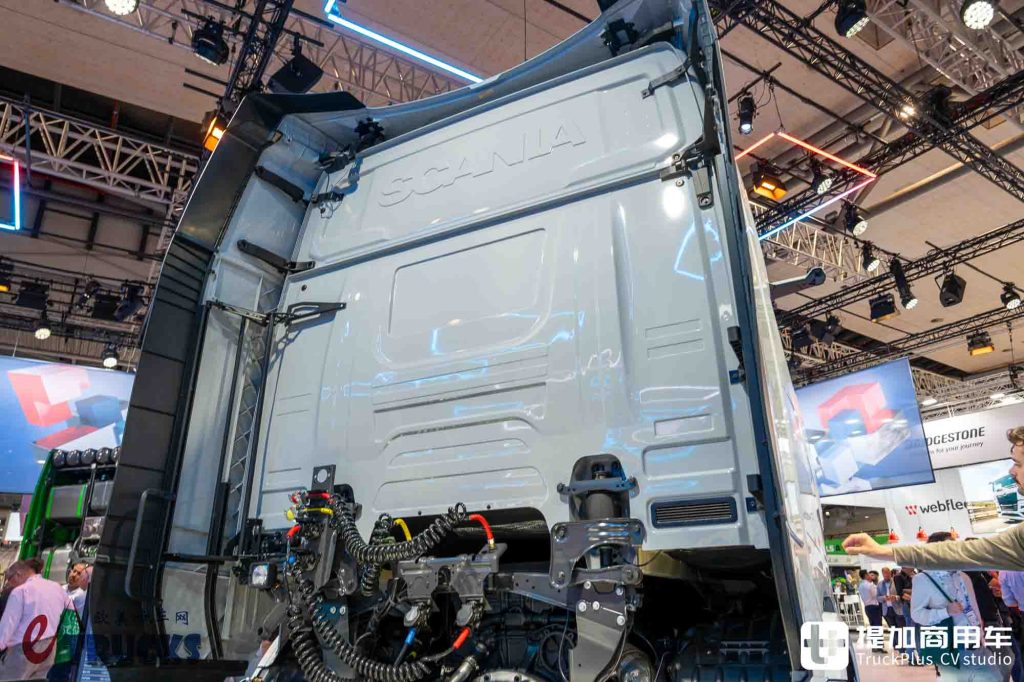 IAA 2026: ¿nueva cara frontal, tiradores ocultos y retrovisores electrónicos? Análisis a fondo del nuevo tractor Scania Dynamic 430 R