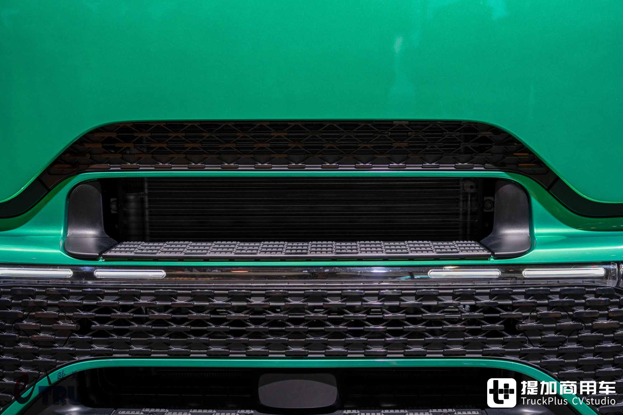 IAA 2026: ¿un camión eléctrico de larga distancia también puede jugar a la quinta rueda baja? Análisis a fondo del tractor Mercedes-Benz eActros Lowliner