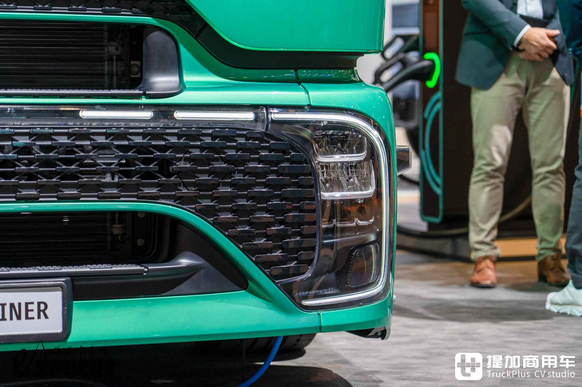 IAA 2026: ¿un camión eléctrico de larga distancia también puede jugar a la quinta rueda baja? Análisis a fondo del tractor Mercedes-Benz eActros Lowliner
