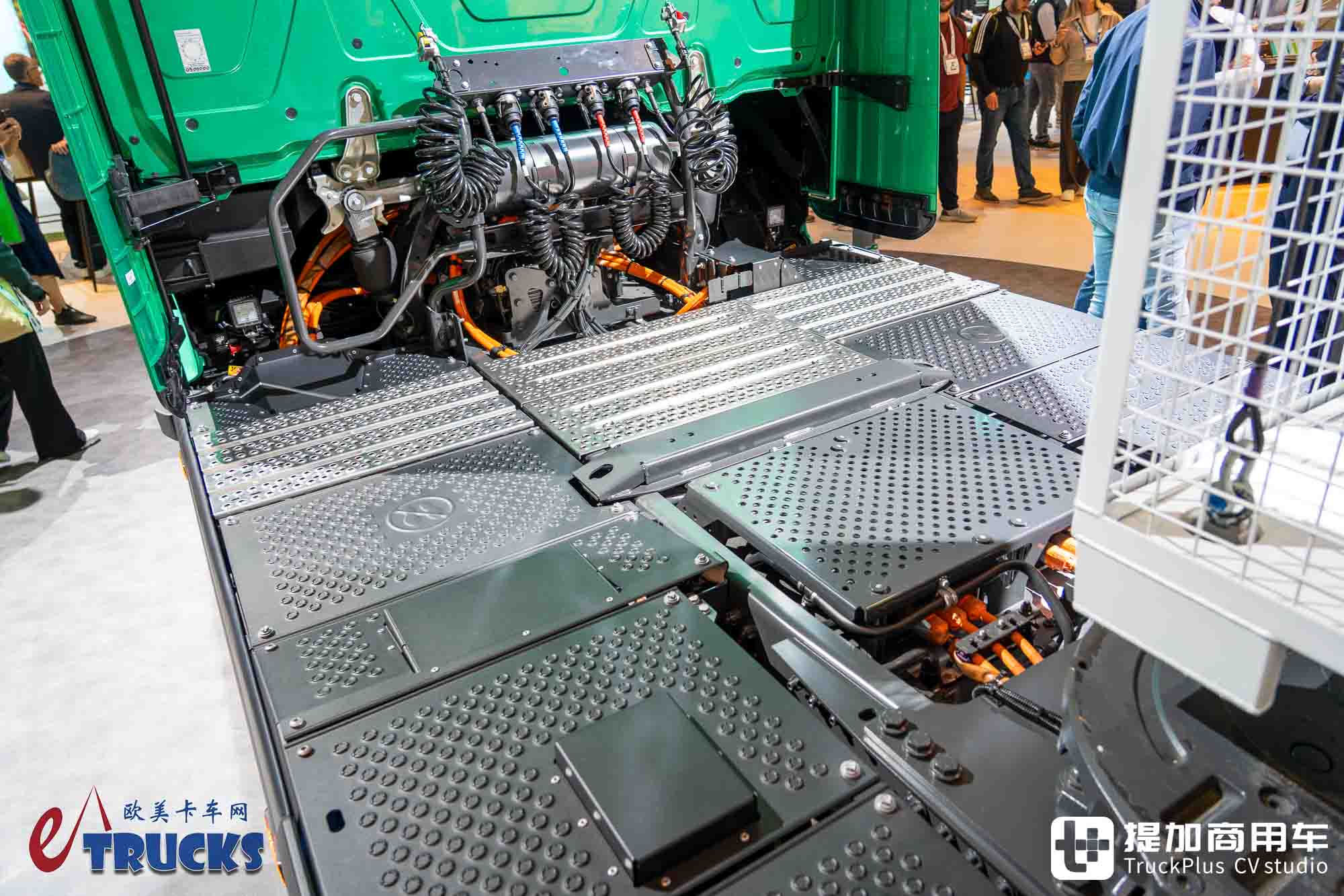 IAA 2026: ¿un camión eléctrico de larga distancia también puede jugar a la quinta rueda baja? Análisis a fondo del tractor Mercedes-Benz eActros Lowliner
