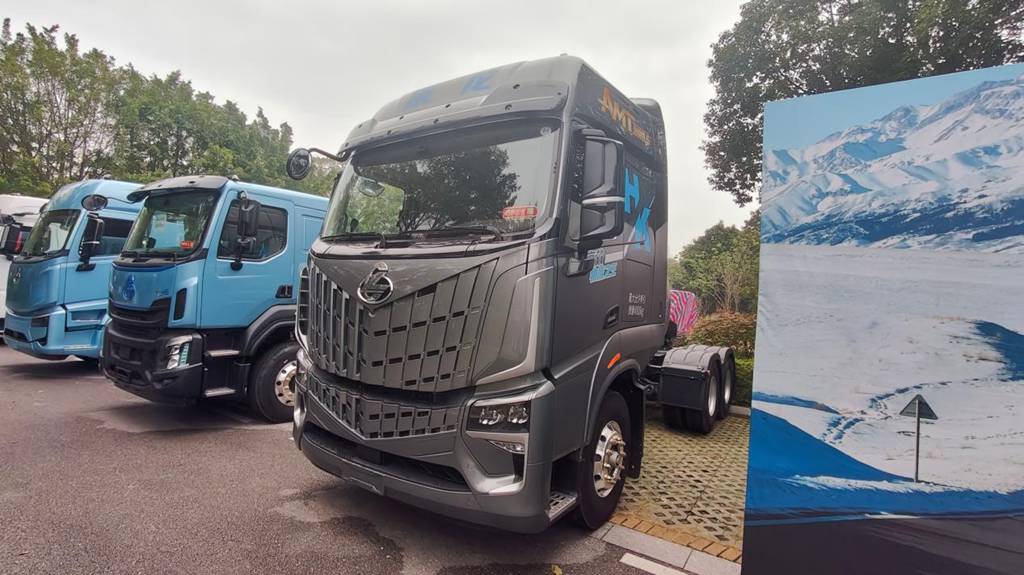 Reducción de costes y aumento de eficiencia en rutas troncales: el camión tractor Chenglong HK LNG forja un referente de creación de riqueza en largas distancias