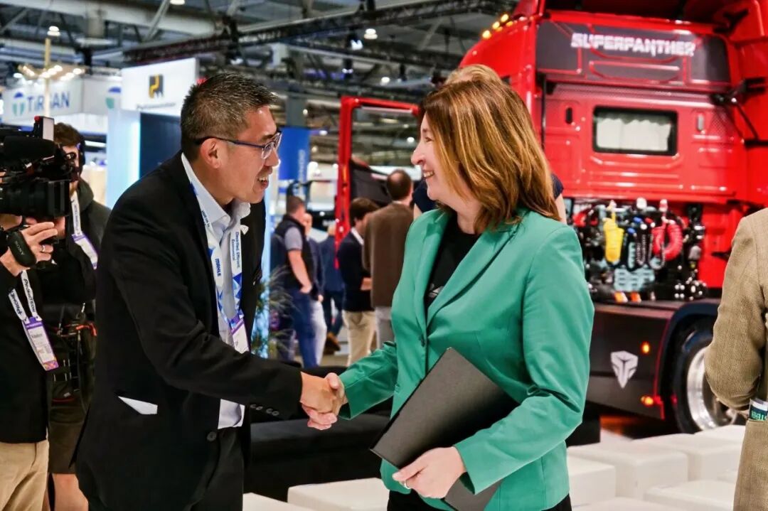 DeepWay presenta su estrategia de inteligencia corporal para camiones pesados y profundiza su colaboración con DHL