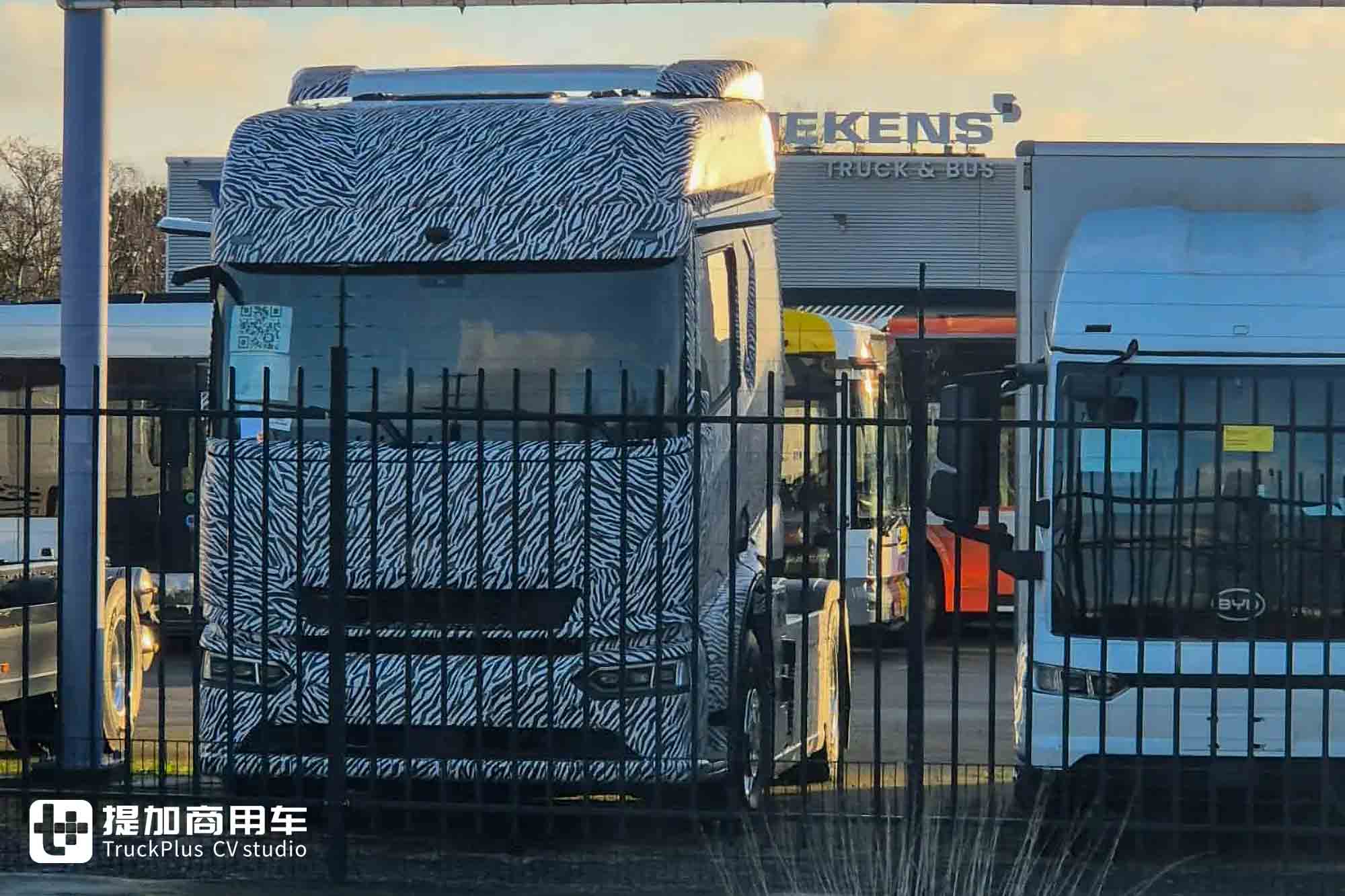 ¿Matrícula de Guangdong en los Países Bajos? Filtradas las pruebas en carretera del camión pesado eléctrico de larga distancia de BYD, cuenta atrás para el debut en IAA