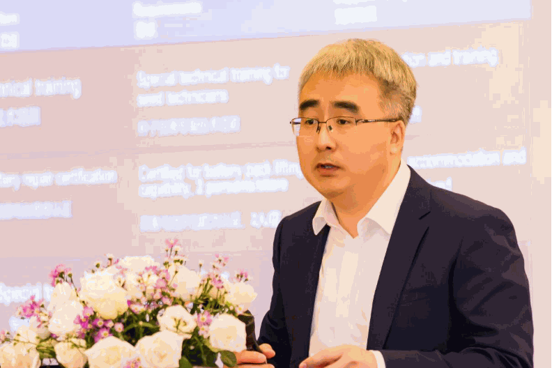 El primer vehículo sale de la planta localizada de Dongfeng en el Sudeste Asiático para vehículos comerciales medios y pesados, ¡comienza un nuevo camino!