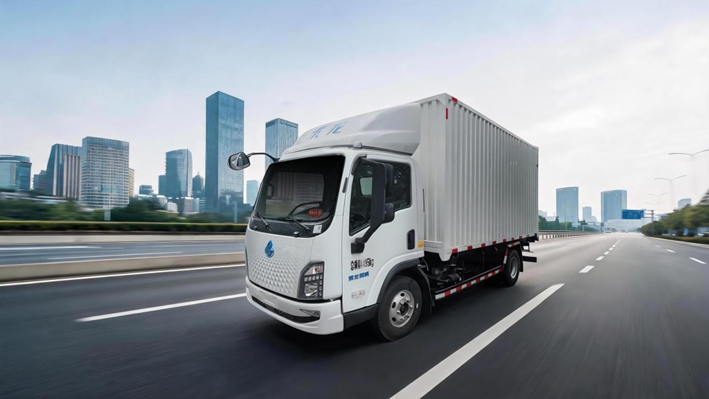 420 km de autonomía + carga rápida de 16 minutos: el camión ligero eléctrico Chenglong EV2 lidera el reparto urbano