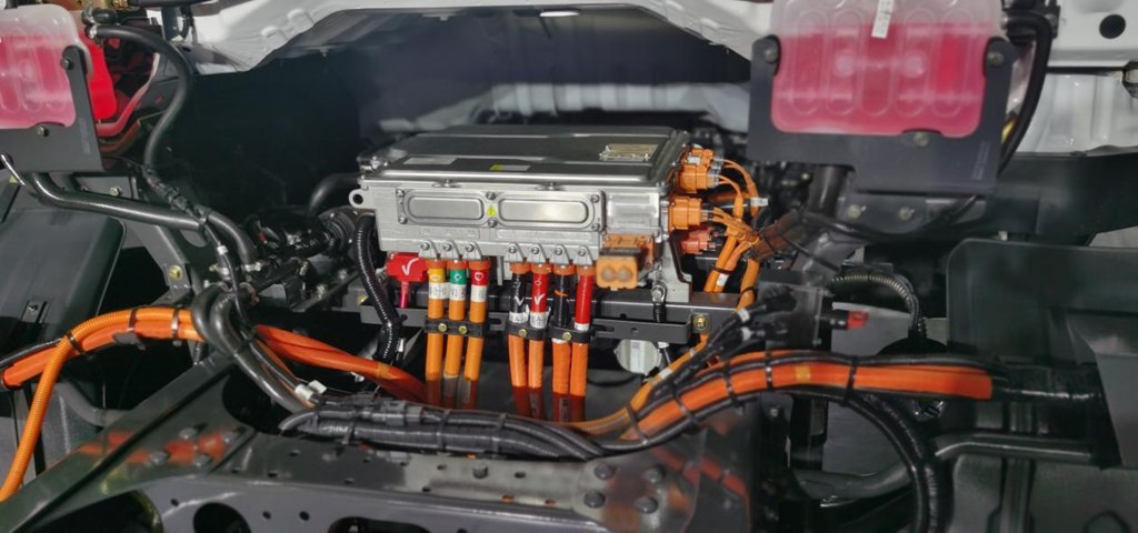 420 km de autonomía + carga rápida de 16 minutos: el camión ligero eléctrico Chenglong EV2 lidera el reparto urbano