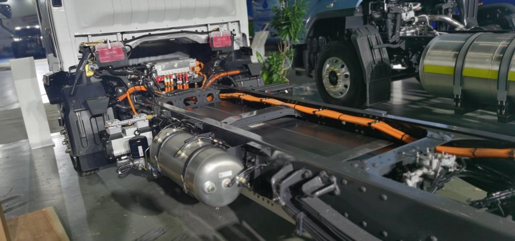 420 km de autonomía + carga rápida de 16 minutos: el camión ligero eléctrico Chenglong EV2 lidera el reparto urbano