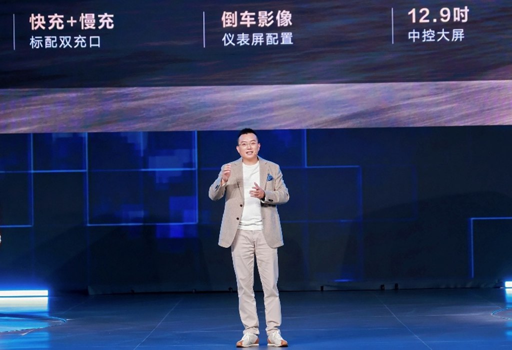 El NAVECO Lingsheng V100 se lanza oficialmente desde 127.800 RMB, definiendo un nuevo estándar para el microbús ligero de carrocería ancha de nueva energía