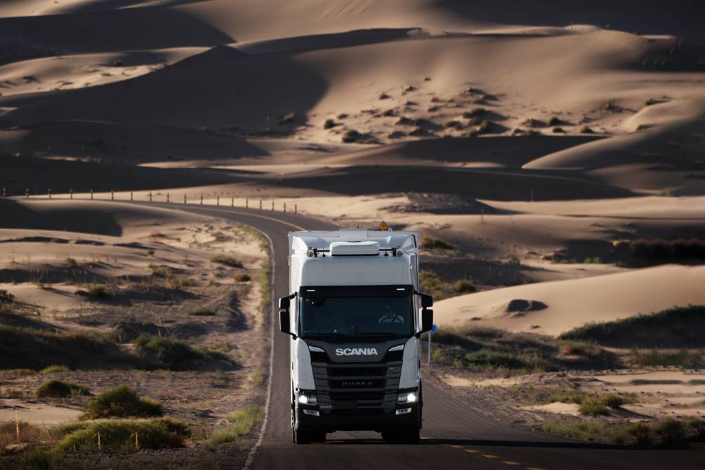 El tractor Scania SUPER 6×4 se lanza oficialmente, ampliando escenarios de transporte diversos