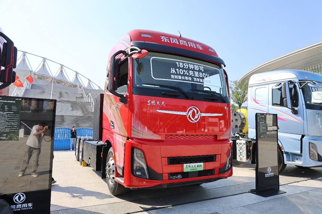 ¡80% en 18 minutos! El Dongfeng Tianlong KH lanza un camión pesado de carga ultrarrápida con cabina totalmente renovada