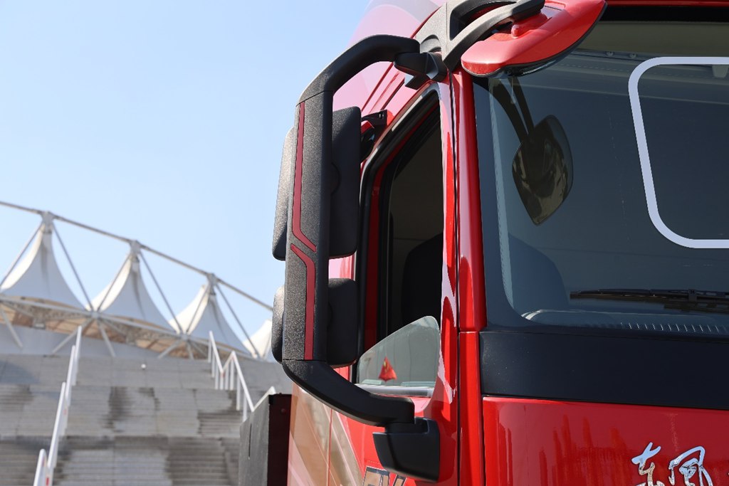 ¡80% en 18 minutos! El Dongfeng Tianlong KH lanza un camión pesado de carga ultrarrápida con cabina totalmente renovada