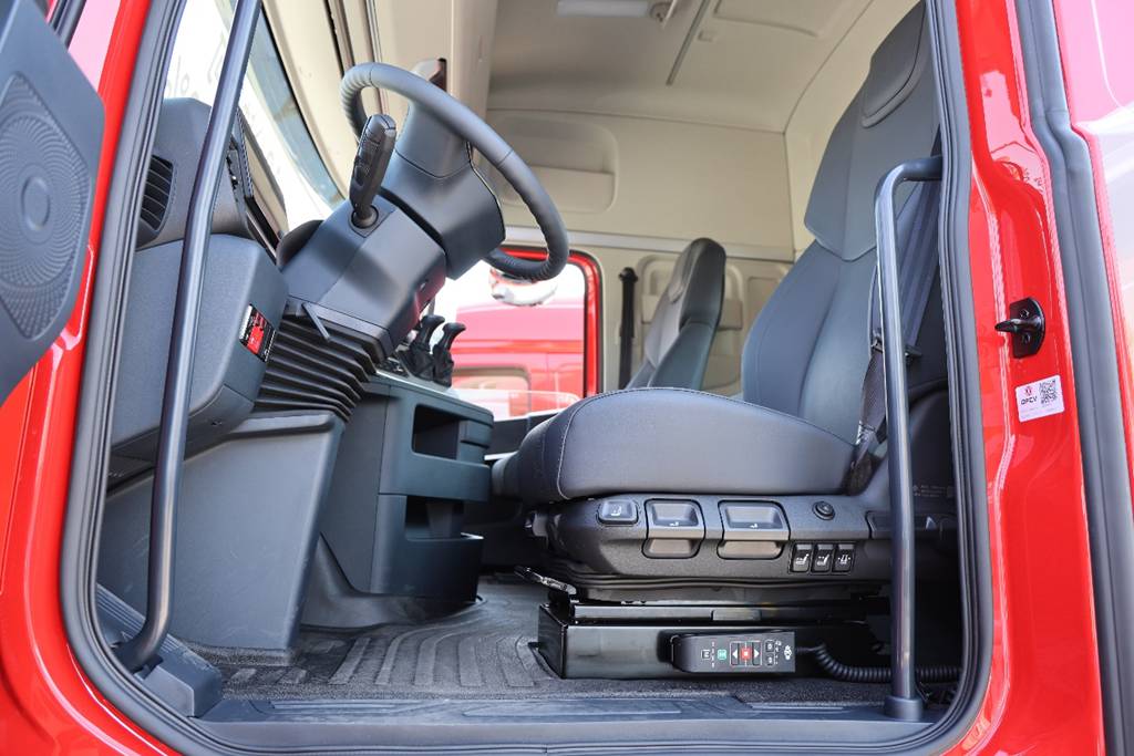 ¡80% en 18 minutos! El Dongfeng Tianlong KH lanza un camión pesado de carga ultrarrápida con cabina totalmente renovada