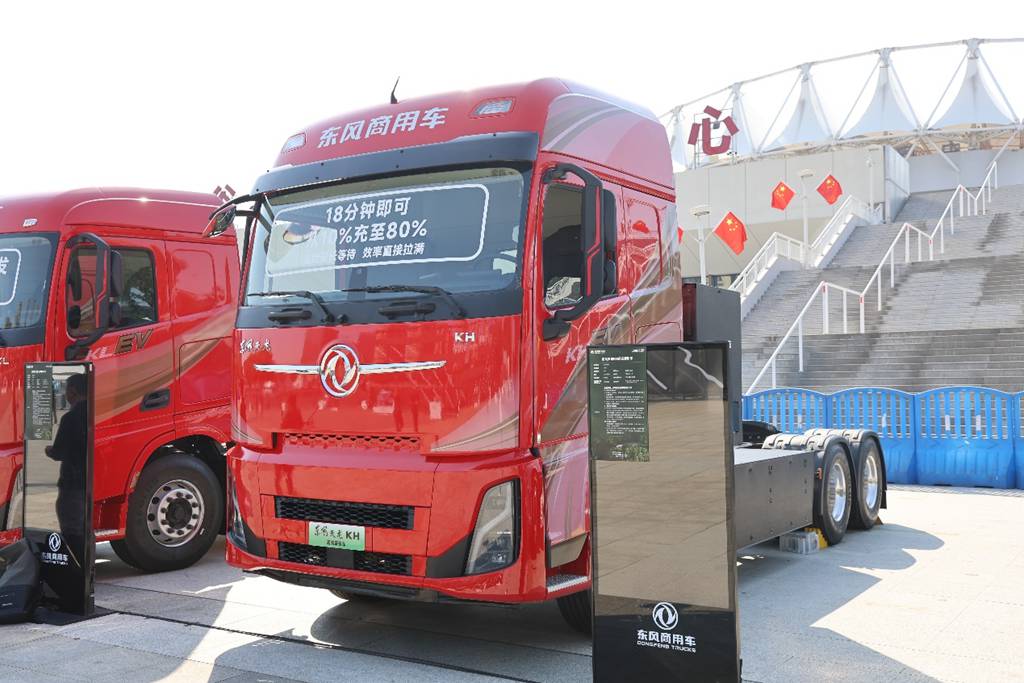 ¡80% en 18 minutos! El Dongfeng Tianlong KH lanza un camión pesado de carga ultrarrápida con cabina totalmente renovada