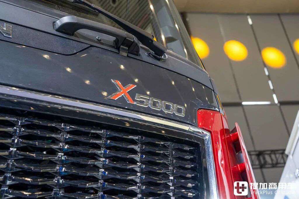 ¿El tractor de gran tonelaje más potente de China? 8×8 + transmisión automática + 660 CV: fotos en profundidad del Shaanxi Delong X5000