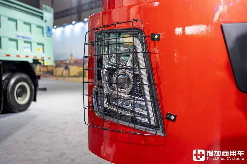 ¿El tractor de gran tonelaje más potente de China? 8×8 + transmisión automática + 660 CV: fotos en profundidad del Shaanxi Delong X5000