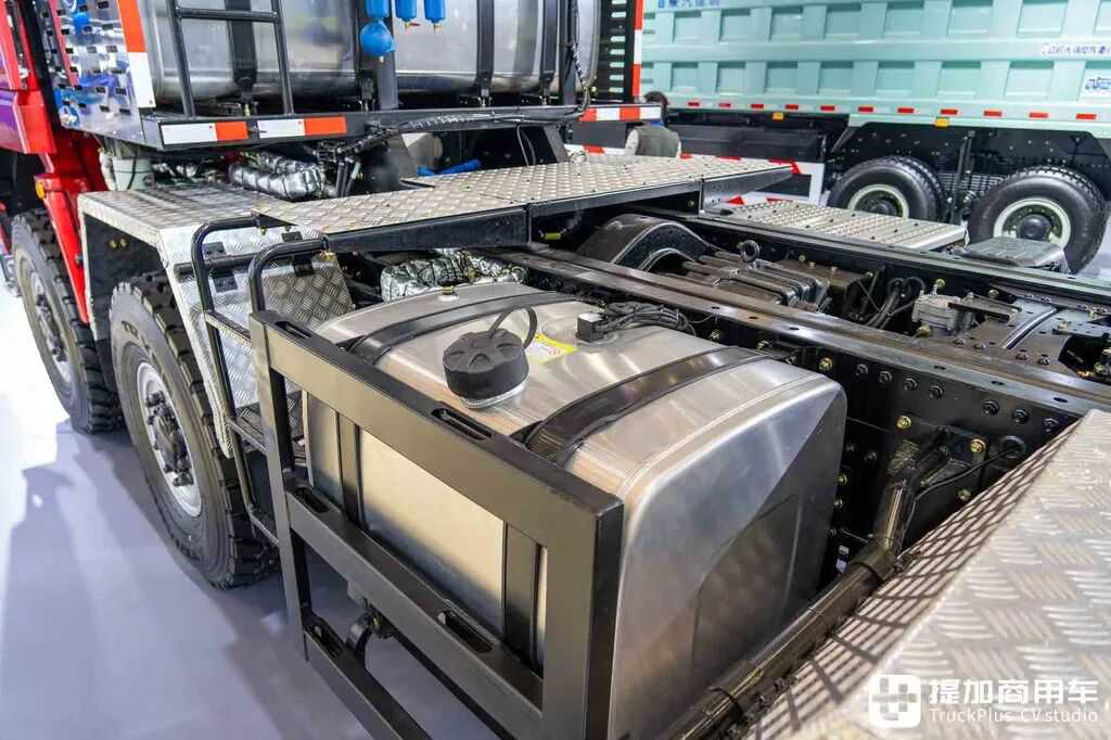 ¿El tractor de gran tonelaje más potente de China? 8×8 + transmisión automática + 660 CV: fotos en profundidad del Shaanxi Delong X5000
