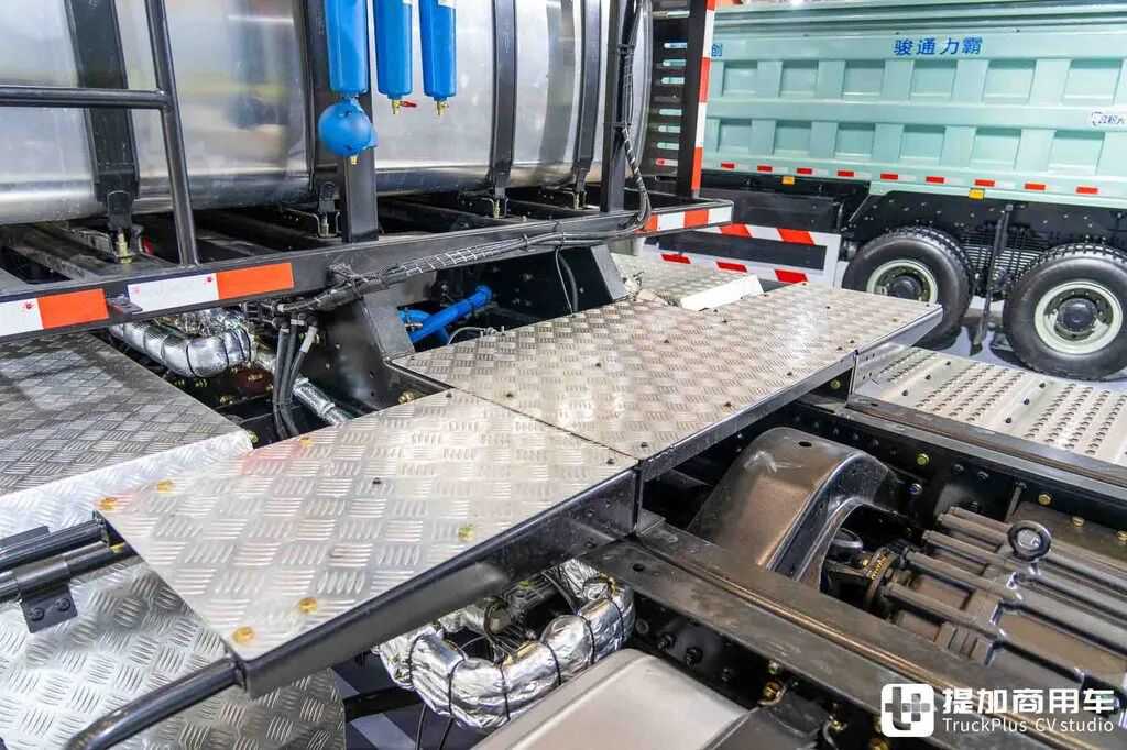 ¿El tractor de gran tonelaje más potente de China? 8×8 + transmisión automática + 660 CV: fotos en profundidad del Shaanxi Delong X5000