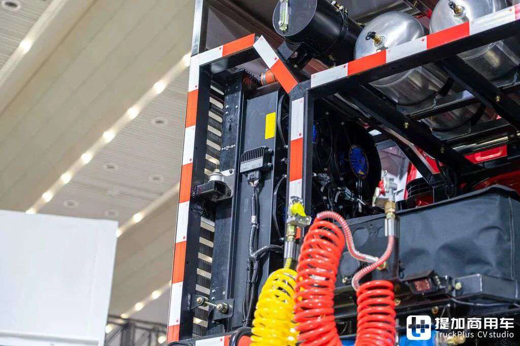 ¿El tractor de gran tonelaje más potente de China? 8×8 + transmisión automática + 660 CV: fotos en profundidad del Shaanxi Delong X5000