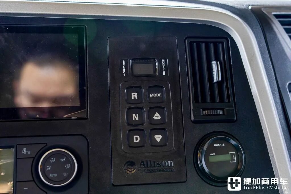 ¿El tractor de gran tonelaje más potente de China? 8×8 + transmisión automática + 660 CV: fotos en profundidad del Shaanxi Delong X5000