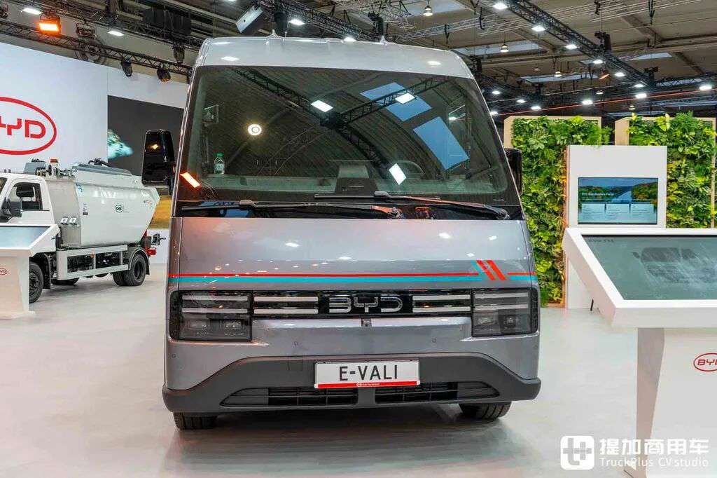 ¿Una furgoneta BYD difícil de ver en el mercado local? Opción de tracción total y descarga externa — BYD E-Vali a fondo