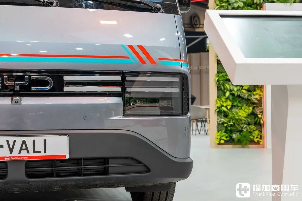 ¿Una furgoneta BYD difícil de ver en el mercado local? Opción de tracción total y descarga externa — BYD E-Vali a fondo