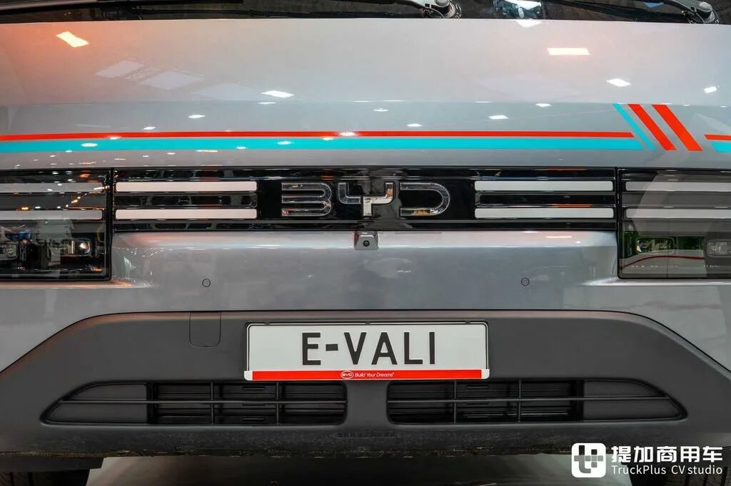 ¿Una furgoneta BYD difícil de ver en el mercado local? Opción de tracción total y descarga externa — BYD E-Vali a fondo