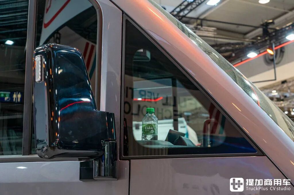 ¿Una furgoneta BYD difícil de ver en el mercado local? Opción de tracción total y descarga externa — BYD E-Vali a fondo