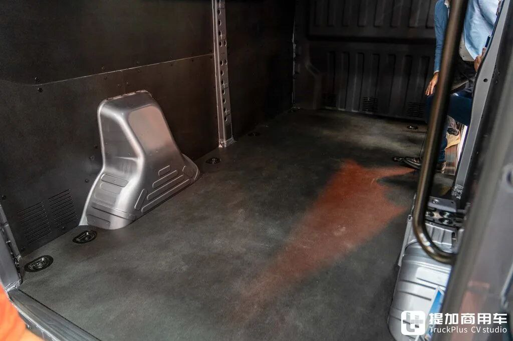 ¿Una furgoneta BYD difícil de ver en el mercado local? Opción de tracción total y descarga externa — BYD E-Vali a fondo