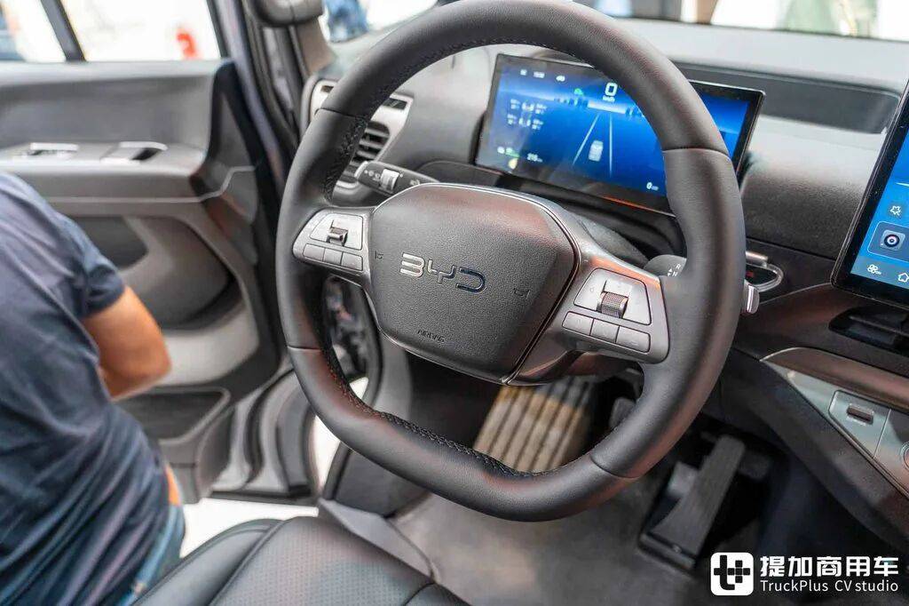 ¿Una furgoneta BYD difícil de ver en el mercado local? Opción de tracción total y descarga externa — BYD E-Vali a fondo