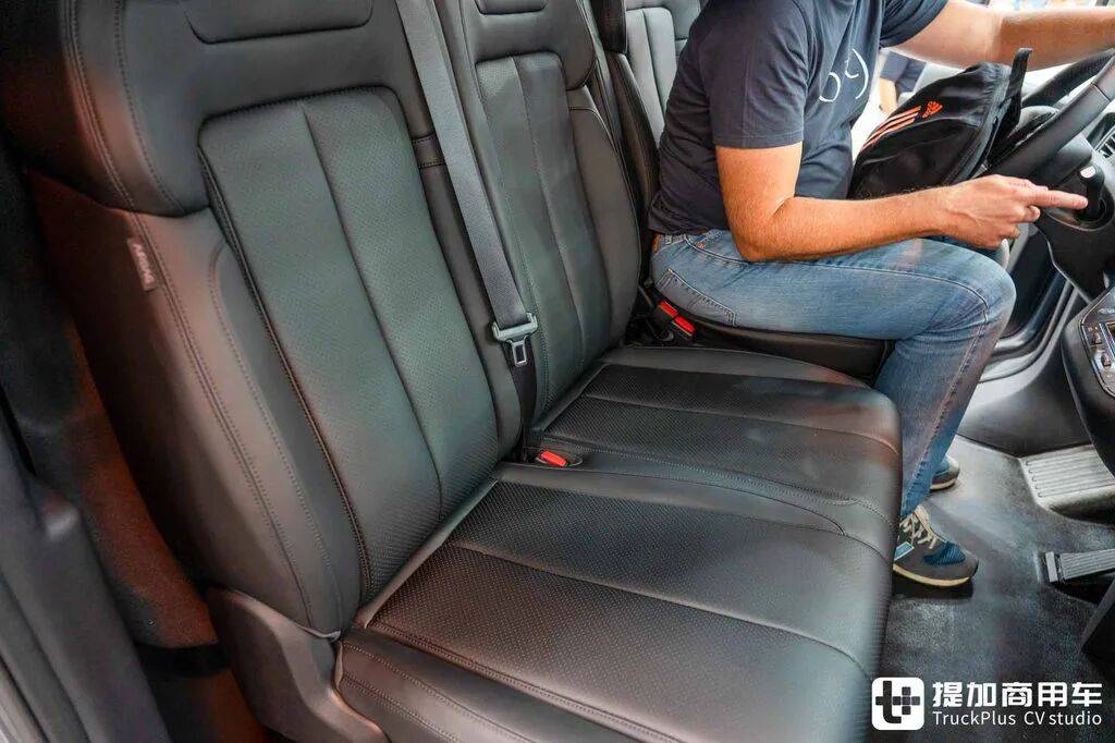 ¿Una furgoneta BYD difícil de ver en el mercado local? Opción de tracción total y descarga externa — BYD E-Vali a fondo